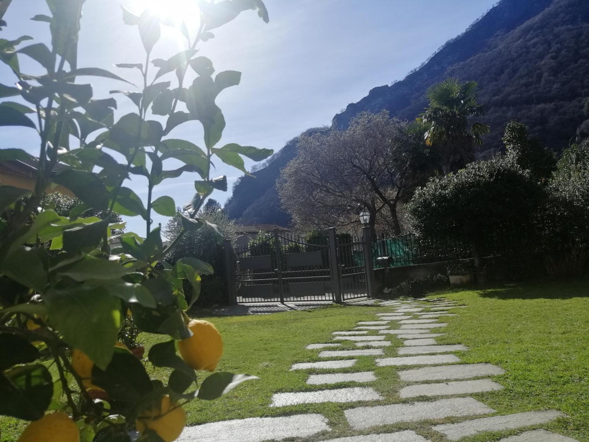 Art Music House Lake Como Донго Экстерьер фото